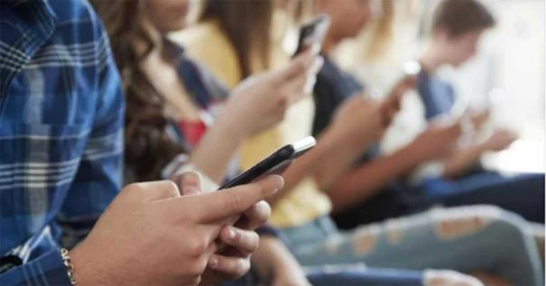 Kecanduan Ponsel Bisa Jadi Tanda Rendahnya Kemampuan Kognitif, Menurut Riset Terbaru