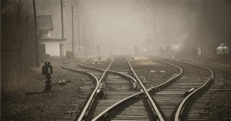 11 Pekerja Kereta Api Tewas dalam Kecelakaan Kereta Api Saat Uji Coba Peralatan di Tiongkok