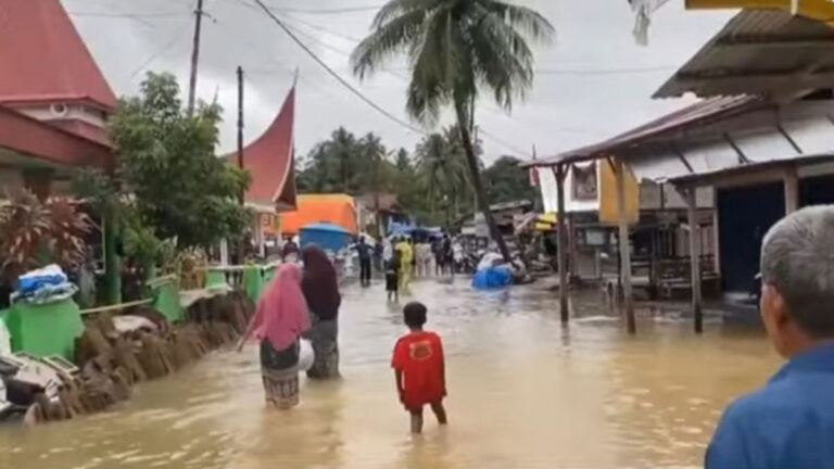 Banjir dan Tanah Longsor Menghancurkan Menerjang Sumatera,  Jalan dan Komunikasi Terganggu Hingga Upaya Penyelamatan Terhambat