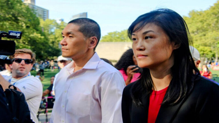 Sidang Kasus Mantan Asisten Gubernur New York Kathy Hochul, Linda Sun Bersama Suaminya Chris Hu Ungkap Interaksi Dekat dengan Konsulat PKT