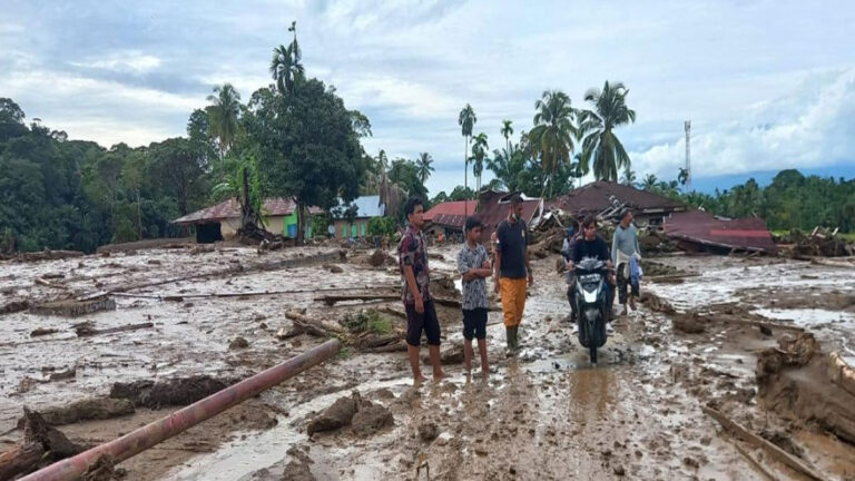 Status yang Tertunda, Mempertanyakan Kenapa Longsor-Banjir Sumatera Tak Layak Menjadi Bencana Nasional