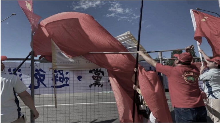 Pendukung Partai Komunis Tiongkok Mendorong dan Menyerang Praktisi Falun Gong Saat Kunjungan Pejabat Tinggi PKT di Australia 