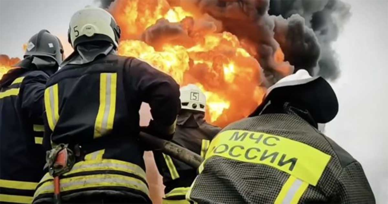 Serangan Pesawat Nirawak Eksplosif Melumpuhkan Dua Kilang Minyak Rusia