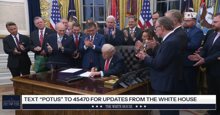 Trump Teken RUU Akhiri Shutdown Pemerintahan AS Terlama dalam Sejarah