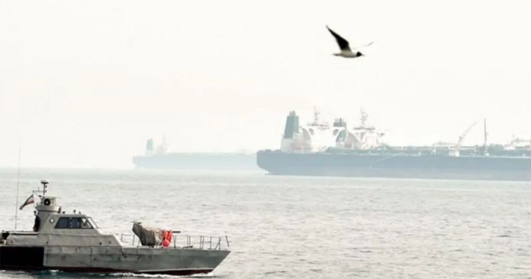 Teluk Memanas! Kapal Tanker Raksasa Diduga Dibajak Iran di Dekat Selat Hormuz