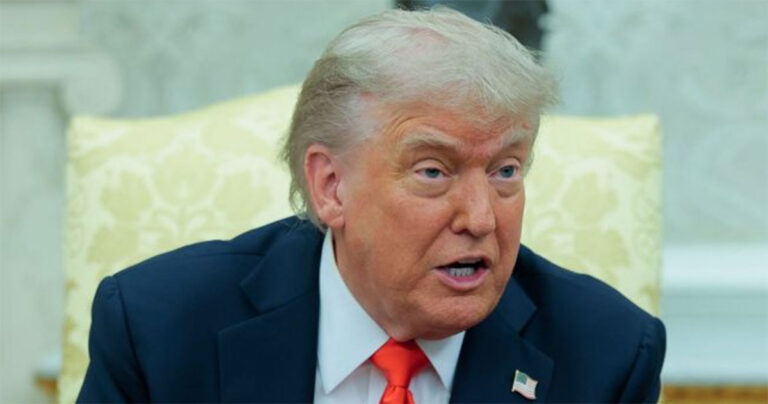 Trump: Negara-Negara yang Berbisnis dengan Iran Akan Dikenai Tarif 25 Persen