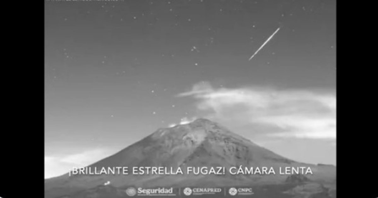 Rekaman Menakjubkan UFO yang Melayang di Atas Gunung Berapi Aktif di Meksiko Dirilis