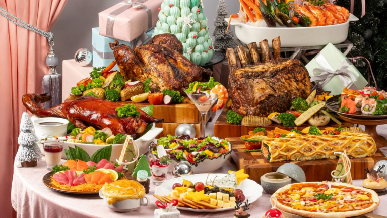 Vasa Hotel Surabaya Hadirkan “The Gallery of Joy”, Perayaan Natal Imersif dengan Kalender Advent Raksasa