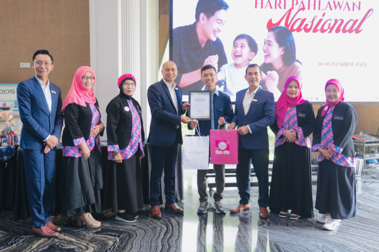 “Grand Mercure Malang Mirama Rayakan Hari Pahlawan dengan Beri Penghargaan pada Orang Tua dan Wali Disabilitas Sebagai Pahlawan Masa Kini”.