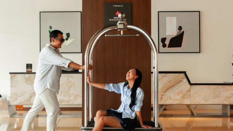 ARTOTEL Harmoni Jakarta Hadirkan “Semarak Akhir Tahun” dengan Gala Dinner dan Merchandise Eksklusif