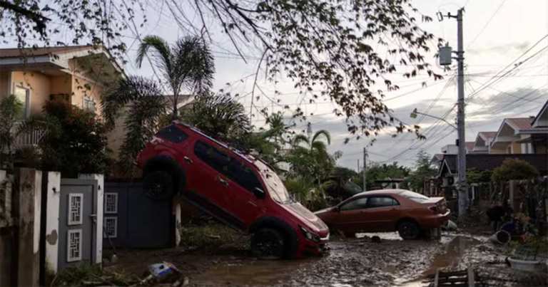 Angin Pecahkan Jendela, Hancurkan Atap Saat Topan Kalmaegi Tewaskan 5 Orang di Vietnam