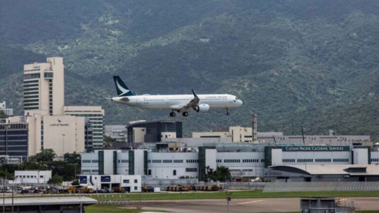 Penerbangan Cathay Pacific dari Australia ke Hong Kong Alami Turbulensi, 8 Orang Terluka, Ambulans Disiagakan