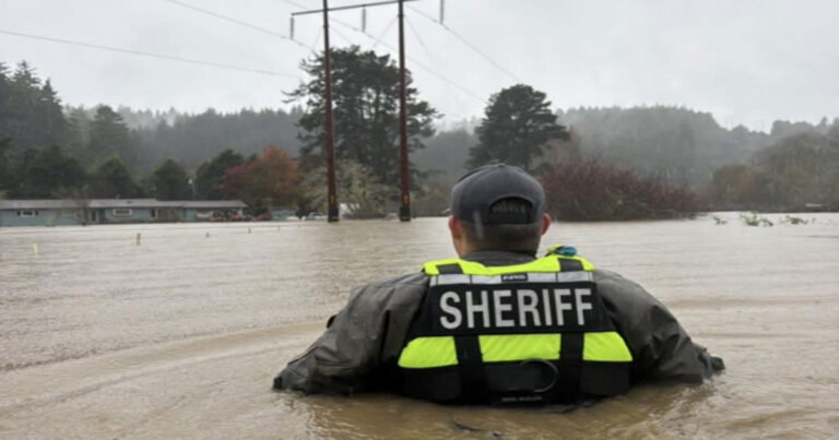Badai Melanda California : Banjir Bandang dan Longsor Mengancam Liburan