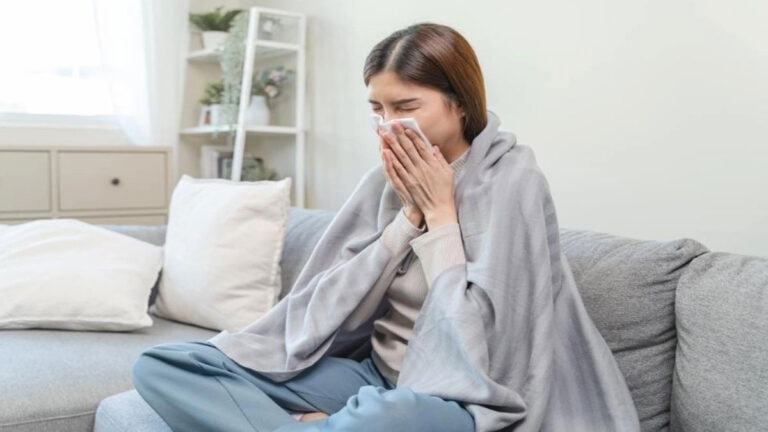 4 Wabah Virus Serangkai Secara Bersamaan Melanda Inggris dan AS, “Super Flu” Mendorong Pemberlakuan Kembali Kewajiban Penggunaan Masker