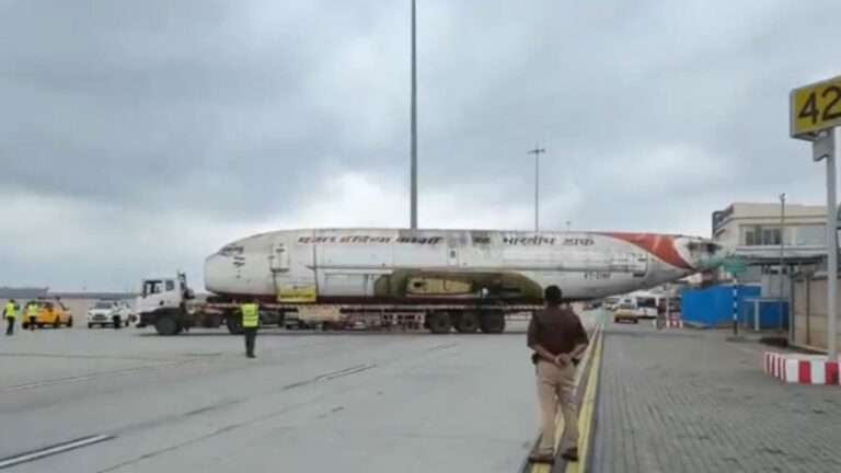 Pesawat Air India “Hilang Selama 13 Tahun” Ternyata Parkir di Bandara, Harus Bayar Denda Rp 18,3 Miliar