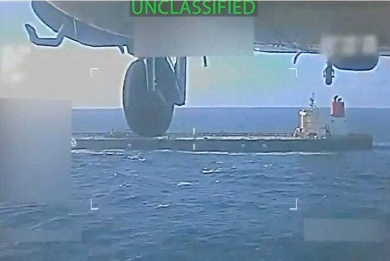 Kapal Tanker Minyak Venezuela terkait dengan Tiongkok, Trump Perintahkan Blokade Total