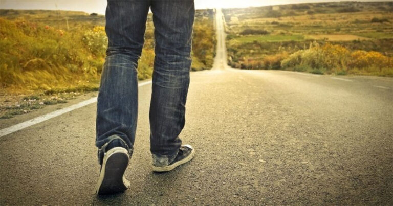 Kisah Filsafat: Tak Ada Jalan yang Lebih Panjang dari Langkah Kaki