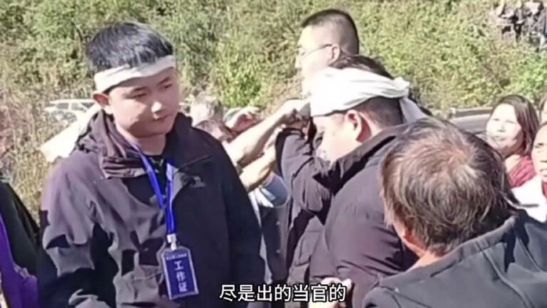 Video Bentrokan Terkait Aksi Tolak Kremasi Paksa Meletus di Yunnan dan Guizhou, Tiongkok, Pejabat Ditangkap Warga karena Mencoba Menyita Jenazah