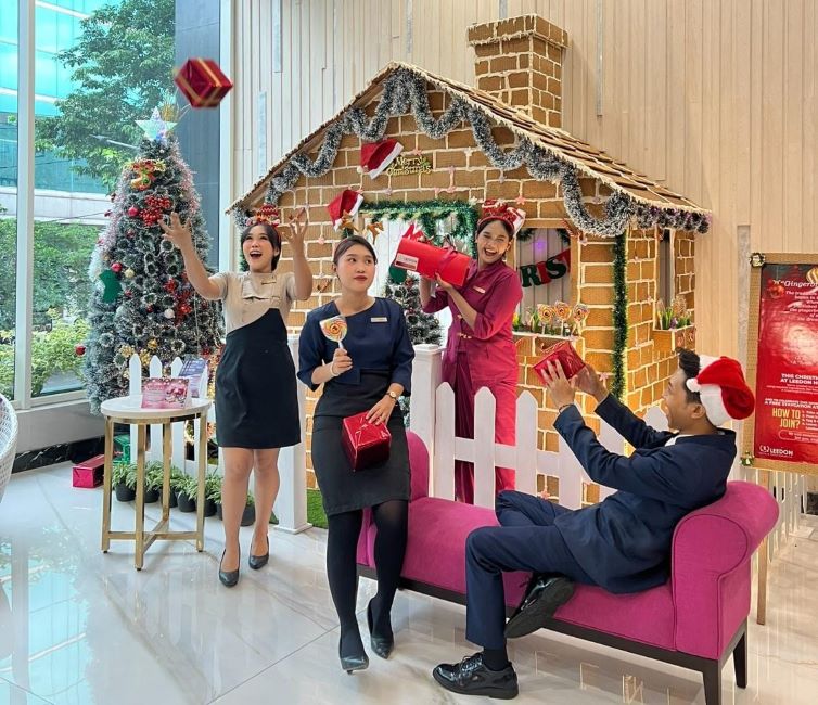 Leedon Hotel & Suites Surabaya Hadirkan Rumah Jahe Spektakuler Sambut Natal & Tahun Baru 2025