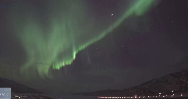 Fenomena Langka! Badai Matahari Dahsyat Terangi Langit Malam Eropa dengan Aurora Borealis