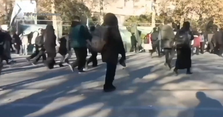 Aksi Protes Menyebar di Seluruh Iran, Para Demonstran Menyerbu Berbagai Gedung Pemerintah