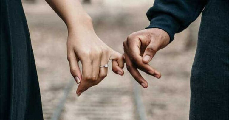 Dalam Pernikahan, Ada Satu Bentuk Ketulusan yang Disebut “Menjaga Rahasia”