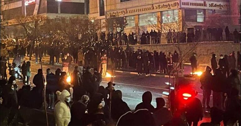 Darah di Jalanan Iran: Korban Diduga Tembus 2.000, Mossad Kirim Pesan Rahasia
