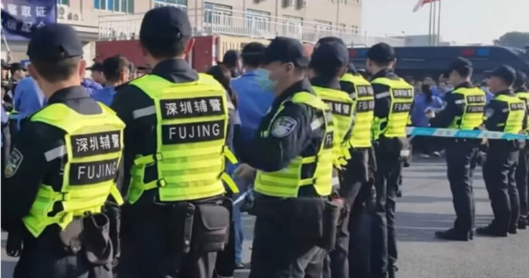 Jurnalis Inggris yang Meliput Pemogokan Massal di Shenzhen, Tiongkok Dibawa Pergi Secara Paksa oleh Polisi