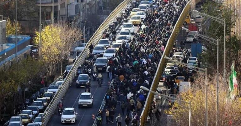 Iran di Ambang Runtuh: Grand Bazaar Direbut Rakyat, Aparat Mulai Lari