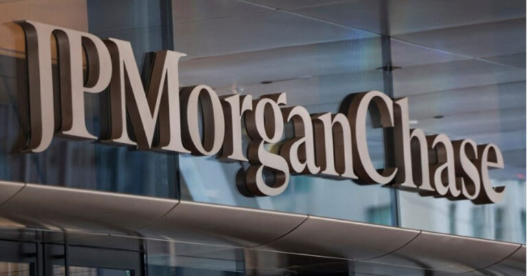 Trump Gugat JPMorgan Chase, Tuntut Ganti Rugi 5 Miliar Dolar AS