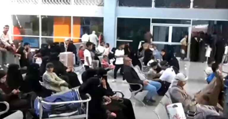 Konflik di Yaman Meningkat, Penerbangan ke Pulau Socotra Ditangguhkan Hingga 400 Wisatawan Terlantar