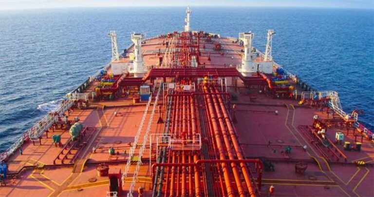Kapal Tanker Rusia Berbelok Mendadak di Laut Baltik, Apa yang Terjadi?