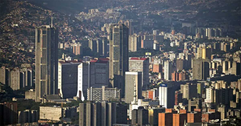 Ledakan Keras dan Pesawat Terbang Rendah Terdengar di Ibu Kota Venezuela Setelah Trump Memperingatkan Serangan Darat