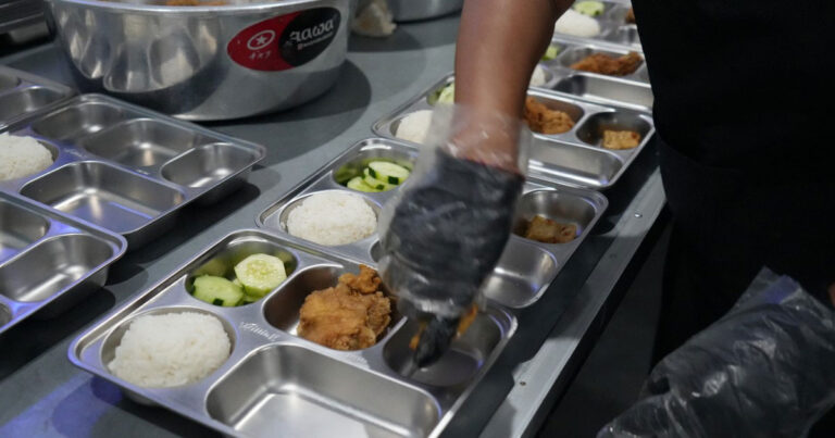 Dapur di Balik MBG : Antara Karut-Marut Tata Kelola dan Bayang-Bayang Patronase Politik