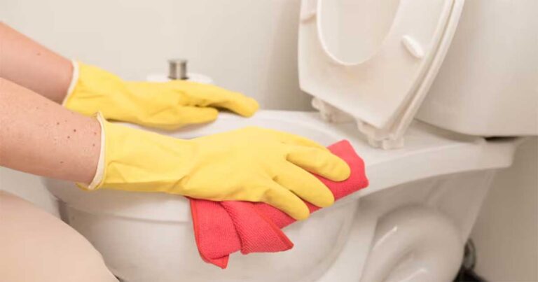 Tuhan Menyayanginya, Maka Dia Disuruh Membersihkan Toilet