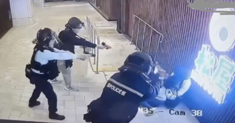Insiden Penyanderaan dengan Pisau Terjadi di Pusat Perbelanjaan Hong Kong, Pelaku Ditembak Mati 