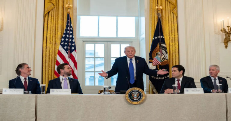 Trump: Greenland Seperti Venezuela, Jika AS Tidak Bertindak Akan Jatuh ke Tangan Tiongkok dan Rusia
