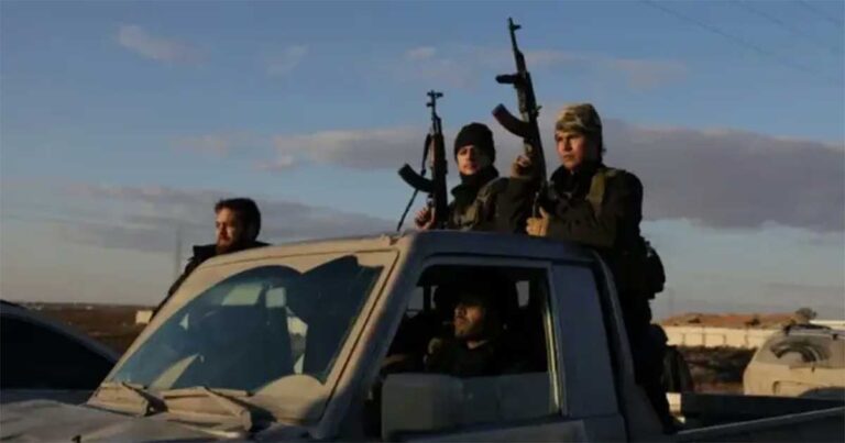 Sekitar 1.500 Tahanan ISIS Melarikan Diri di Tengah Bentrokan Antara Tentara Suriah dan SDF