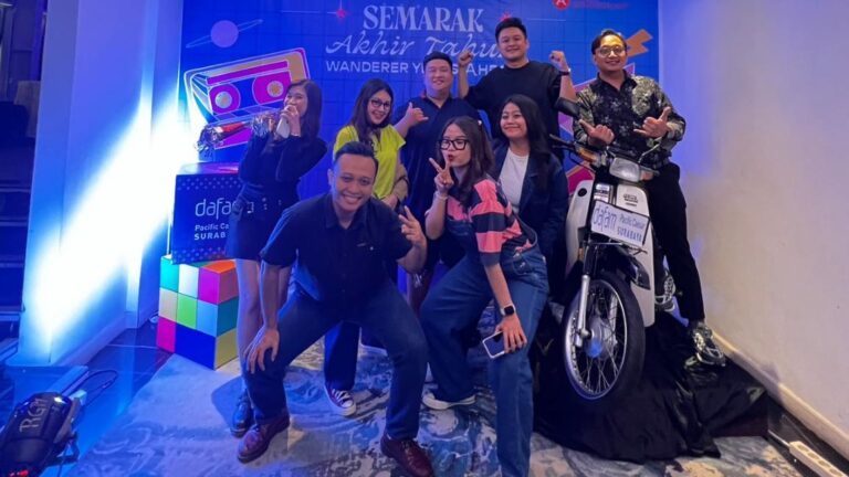 Ratusan Tamu Rayakan Malam Tahun Baru dengan Sentuhan Nostalgia 90-an di Dafam Pacific Caesar Surabaya
