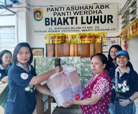 Moorlife Indonesia dan Komunitas Katolik Surabaya Sebarkan “Terang” di Panti Werdha Lewat Perayaan Natal & Epifani