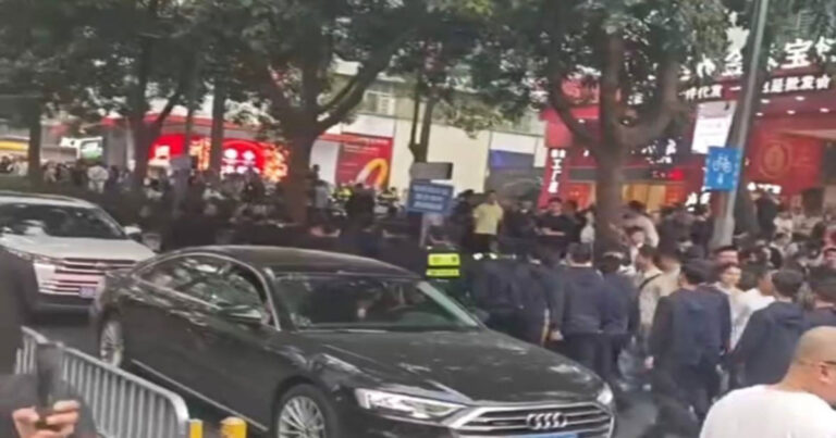 Platform Perdagangan Emas Shuibei Shenzhen Kolaps, Video Para Korban dari Seluruh Penjuru Tiongkok Membludak Menuntut Hak Mereka