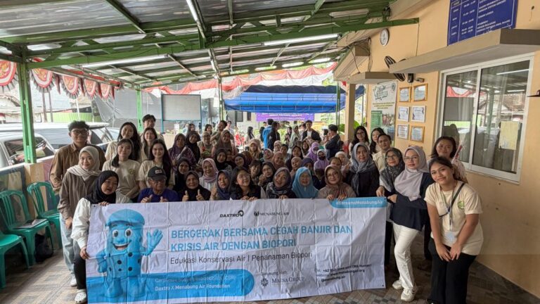 Mahasiswa Kedokteran UPH dan Menabung Air Foundation Bersinergi Edukasi Warga Lewat Program T-Rex: Konservasi Air dan PHBS untuk Ketahanan Lingkungan