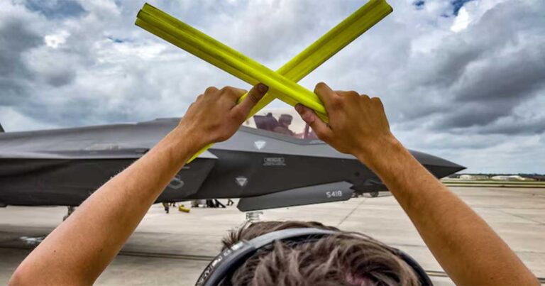 Mantan Pilot F-35 Angkatan Udara AS Ditangkap Karena Melatih Personel Militer Tiongkok