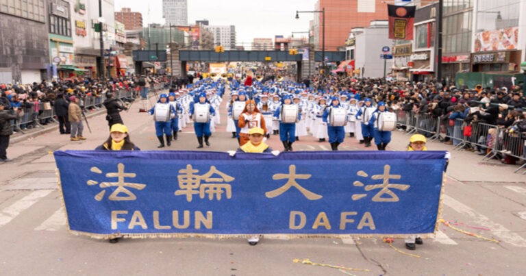 Parade Tahun Baru Imlek di Flushing, New York Berlangsung Meriah,  Para Pejabat Hadir Memberi Ucapan Selamat, Barisan Falun Gong Paling Menonjol 