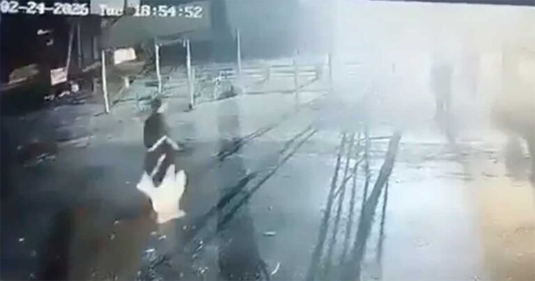 Video: Pelaku Bom Bunuh Diri Meledakkan Diri di Dekat Pos Pemeriksaan Pakistan, 2 Polisi Tewas