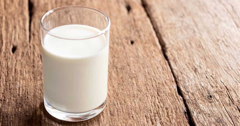 Segelas Susu Segar
