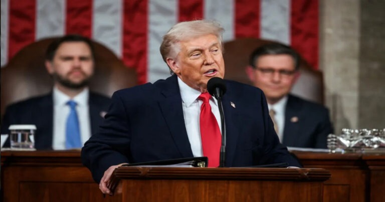 AS Jatuhkan Sanksi Baru terhadap Iran, Trump: Rezim Teroris Iran Sama Sekali Tak Boleh Memiliki Nuklir