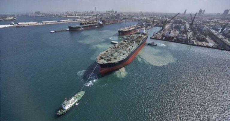 Tim Trump Membahas Kemungkinan Menyita Kapal Tanker yang Membawa Minyak Iran Tetapi Memutuskan untuk Tidak Melakukannya