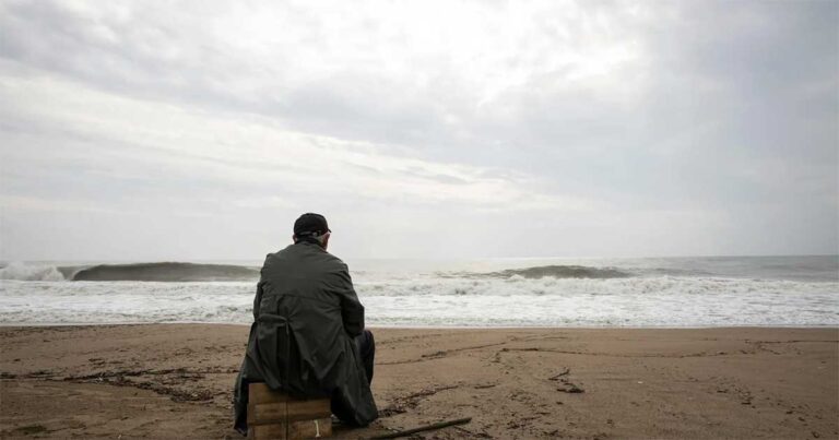 Tinggalkan Beban Hidup di Pantai