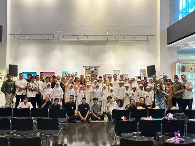 ARTOTEL TS Suites Surabaya Gelar Buka Puasa dan Santunan untuk Anak Panti Asuhan di Tengah Galeri Seni